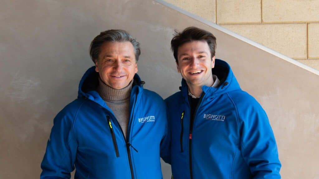 Due uomini sorridenti in giacca blu Bignotti Greenbiotechnology.